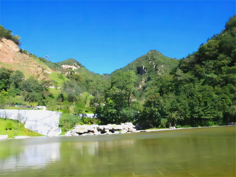 北京九公山长城纪念林有几个墓区？