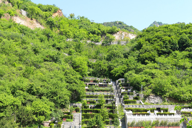 怀柔九公山长城纪念林生态葬草坪葬、树葬价格是多少钱？