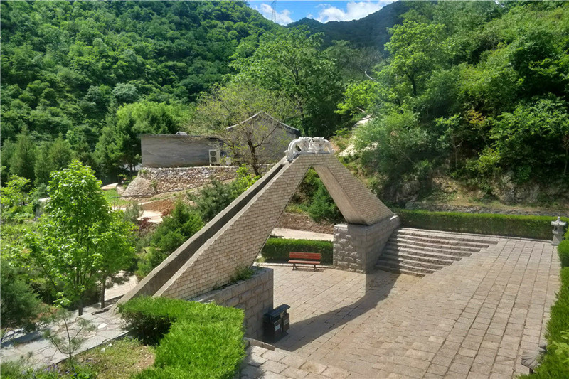 北京怀柔渤海镇九公山长城纪念林怎么样？功泽园区树葬价格多少钱