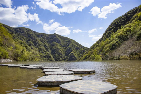 九公山映楸池山水一色景观